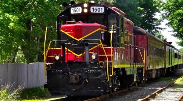 8 Epic Train And Trolley Rides In Massachusetts That Will Give You An Unforgettable Experience