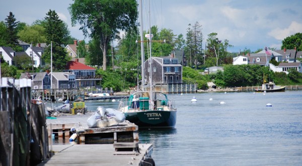 10 Small Towns In Maine Where Everyone Knows Your Name