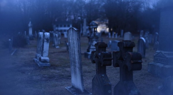 10 Disturbing Cemeteries In Connecticut That Will Give You Goosebumps