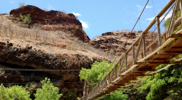 This Terrifying Swinging Bridge In Hawaii Will Make Your Stomach Drop