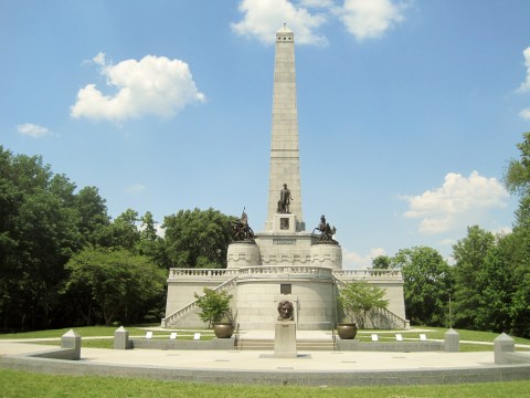 12 Historical Landmarks You Absolutely Must Visit In Illinois