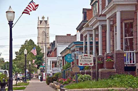 10 Beautiful, Historic Neighborhoods In Iowa That Are Full of Charm