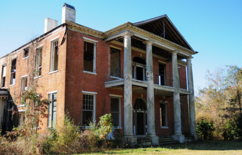 Nature is Reclaiming This Forgotten Mississippi Landmark And It's Heartbreaking