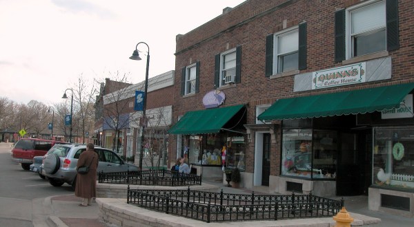 11 Small Towns In Illinois Where Everyone Knows Your Name