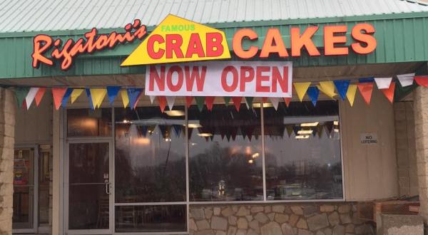 These 16 Restaurants Serve the Best Crab Cakes in Delaware