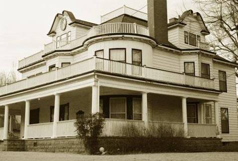 The Story Behind Oklahoma's Most Haunted House Will Give You Nightmares