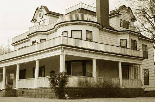 The Story Behind Oklahoma’s Most Haunted House Will Give You Nightmares