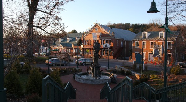 Why Everyone In Virginia Should Visit This One Tiny Town