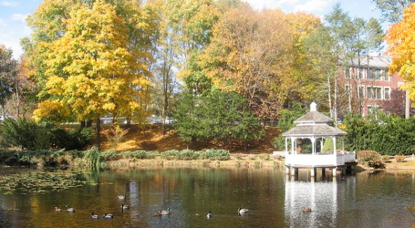 10 Of The Most Charming, Beautiful Suburbs In Rhode Island