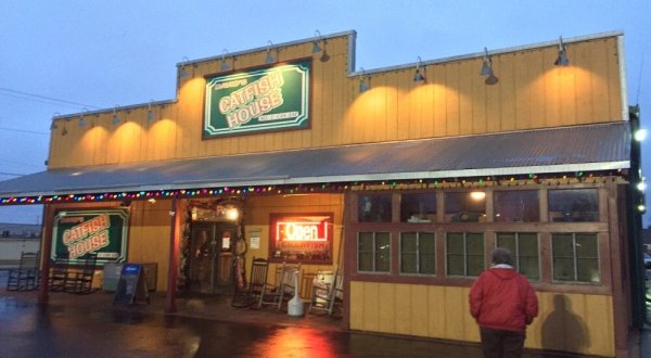 These 10 Alabama Towns Might Be Tiny… But Their Restaurants Are Amazing