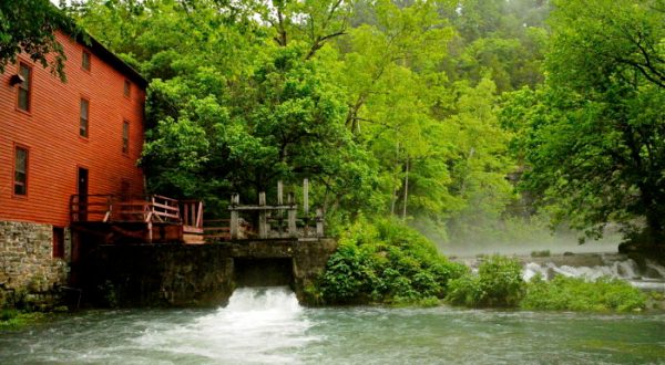 Everyone Should Explore These 15 Stunning Places In Missouri At Least Once