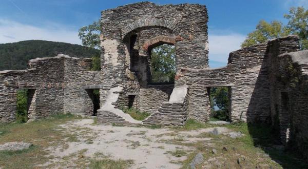 These 8 Unbelievable Ruins In West Virginia Will Transport You To The Past