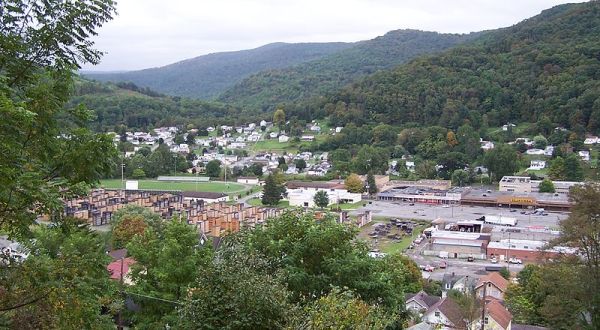 15 Slow-Paced Small Towns In West Virginia Where Life Is Still Simple