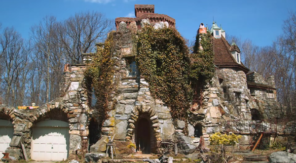 The Story Behind This One New York Castle Will Fascinate You