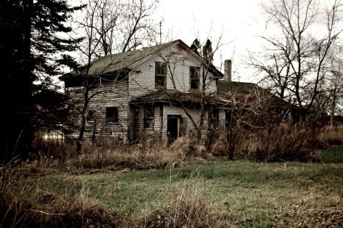 12 Creepy Houses In Wisconsin That Could Be Haunted