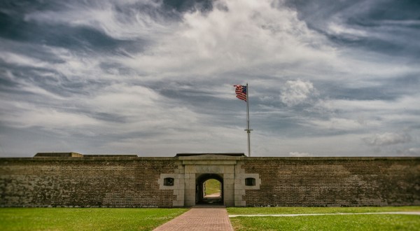 The Remnants Of This Abandoned Fort In South Carolina Are Hauntingly Beautiful