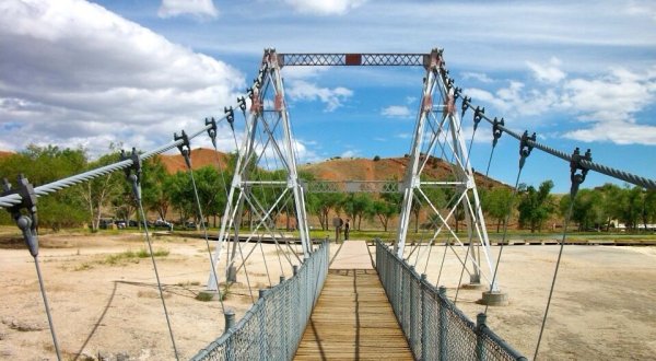 This Terrifying Swinging Bridge In Wyoming Will Make Your Stomach Drop