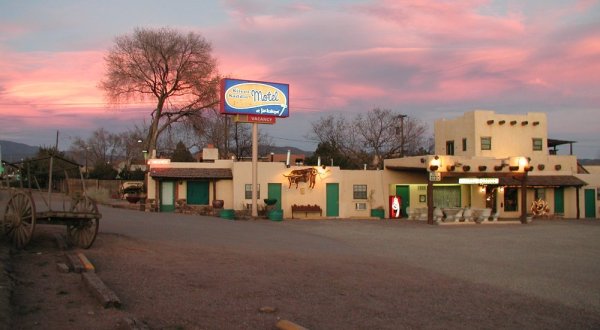 8 Amazing Places To Stay Overnight In New Mexico Without Breaking The Bank