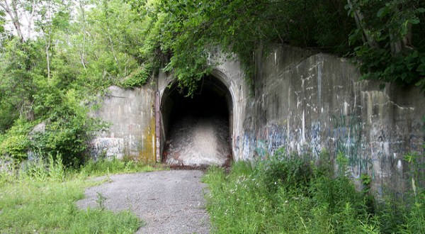 Most People Have No Idea This Unique Tunnel In Pittsburgh Exists