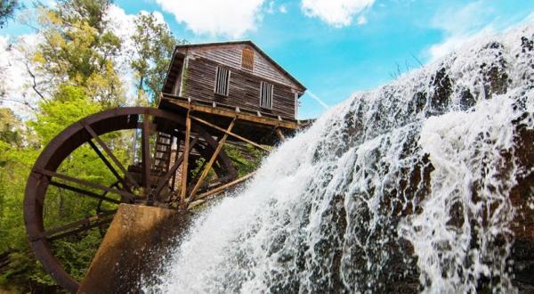 5 Unbelievable Mississippi Waterfalls Hiding In Plain Sight… No Hiking Required