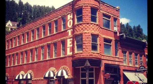 The Story Behind South Dakota’s Most Haunted Hotel Will Give You Nightmares