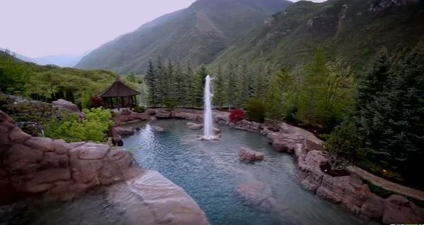 There’s No Pool In The World Like This One In Utah