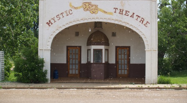 These 8 Theaters In North Dakota Will Give You An Unforgettable Viewing Experience