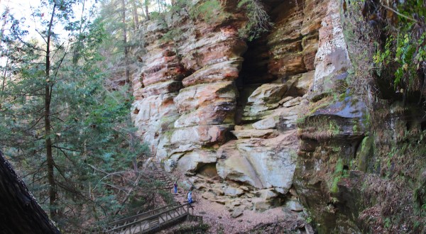 Hiking To This Aboveground Cave In Ohio Will Give You A Surreal Experience