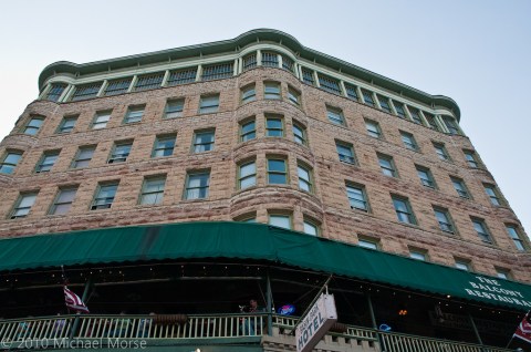 The History Behind This One Arkansas Hotel Is Bizarre But True