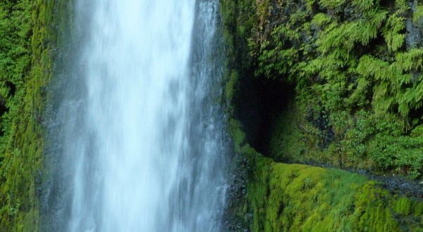 There’s Nothing Quite Like This Magical Waterfall Tunnel Hike In Oregon
