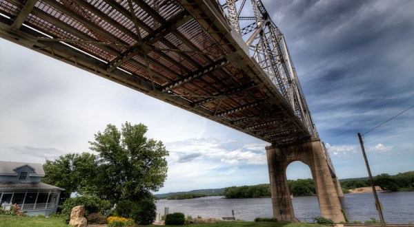 This Underrated Bridge Just Might Be The Most Beautiful Place In Iowa