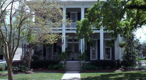9 Beautiful, Historic Neighborhoods In Alabama That Are Full Of Charm