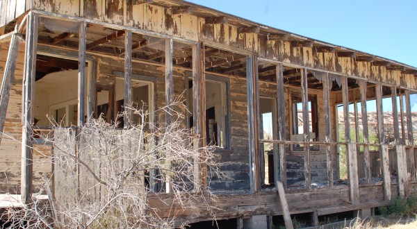 Nature Is Reclaiming This Abandoned Ranch In Arizona And It’s Actually Amazing