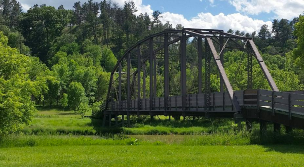 This One Easy Hike In Nebraska Will Lead You Someplace Unforgettable