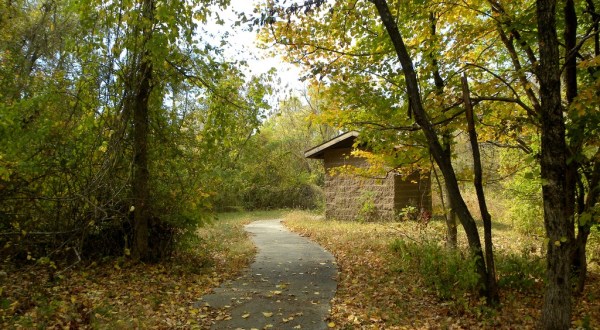 This One Easy Hike In Illinois Will Lead You Someplace Unforgettable