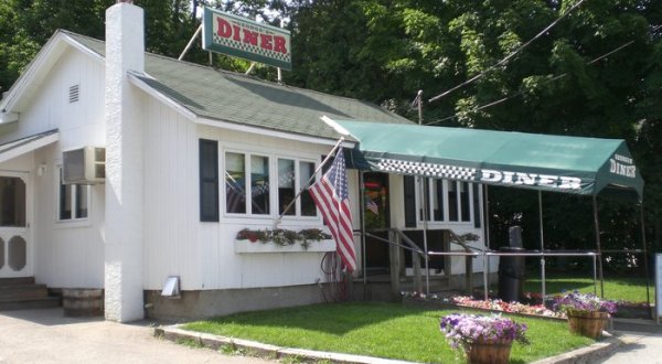 7 Mom & Pop Restaurants In New Hampshire That Serve Home Cooked Meals To Die For