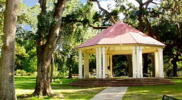 This Charming Town in Louisiana Is Perfect For A Summer Day Trip