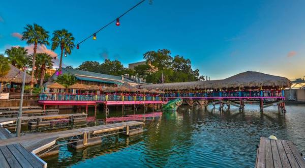 10 Incredible Waterfront Restaurants Everyone In Austin Must Visit