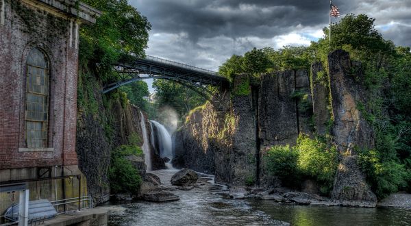 9 Gorgeous New Jersey Waterfalls Hiding In Plain Sight With No Hiking Required