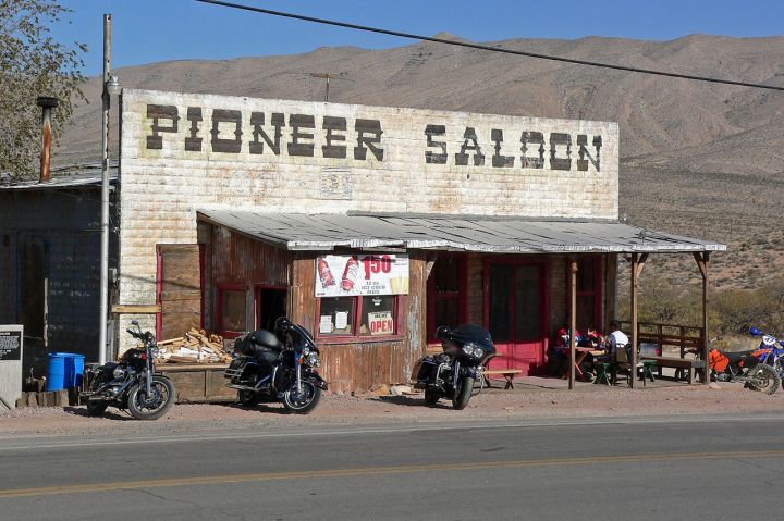 Pioneer Saloon Adventure