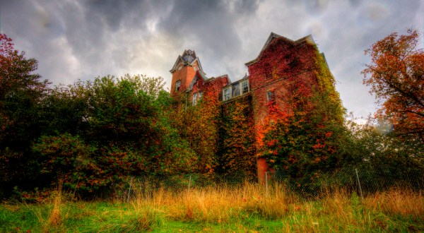 This Dilapidated, Dangerous Structure In Ohio Belongs In A Stephen King Novel