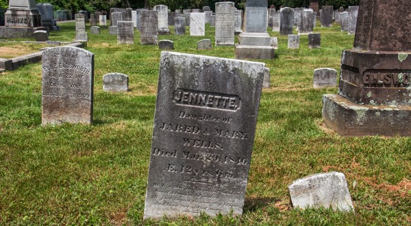 These 11 Haunted Cemeteries In Tennessee Are Not For the Faint of Heart