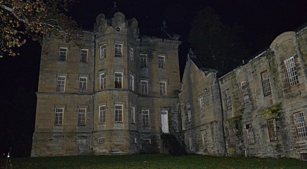If You Step Inside These 10 Most Haunted Asylums In The U.S., You Might Seriously Regret It