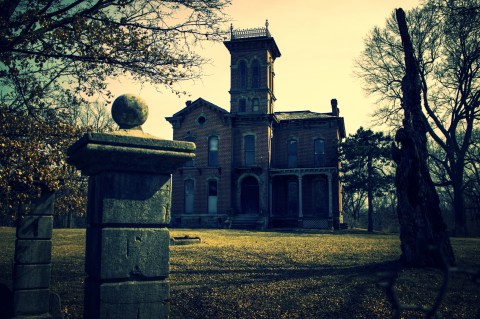 The Story Behind This Haunted Castle In Kanas Is Truly Terrifying