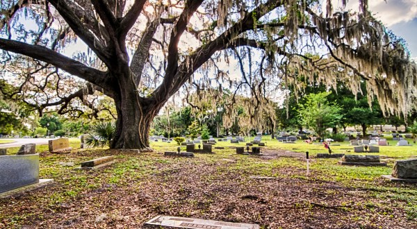 These 10 Haunted Cemeteries In Florida Are Not For The Faint Of Heart