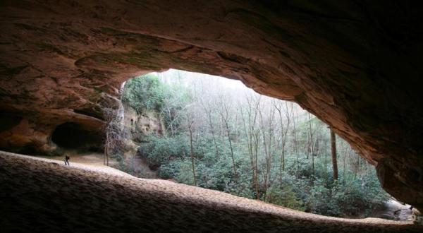 Most People Have No Idea There’s A Massive Sand Cave In Virginia…And It’s Stunning
