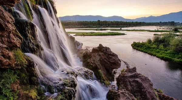 10 Unbelievable Idaho Waterfalls Hiding In Plain Sight… No Hiking Required