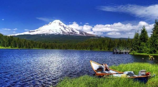 This Little Known Lake In Oregon Will Be Your New Favorite Summer Destination