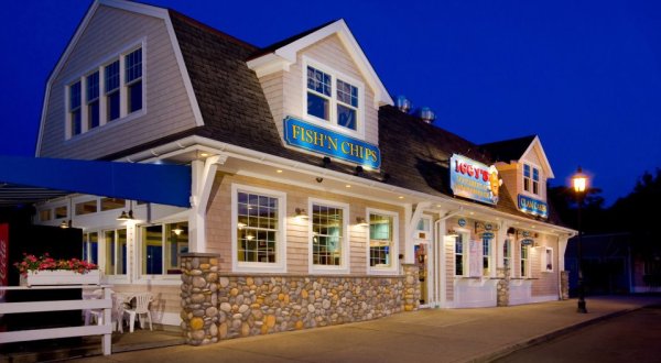 These 10 Old Fashioned Style Restaurants In Rhode Island Serve All The Classics