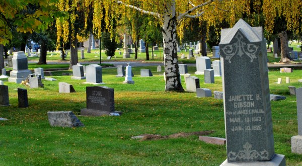 These 14 Haunted Cemeteries In Utah Are Not For The Faint Of Heart